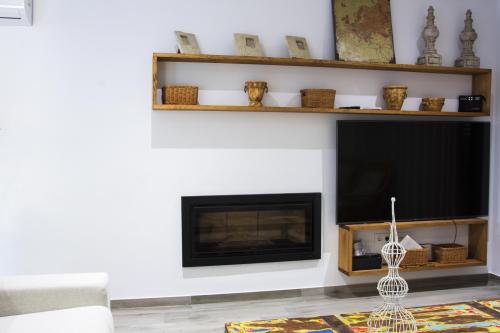 Salón, TV, Chimenea